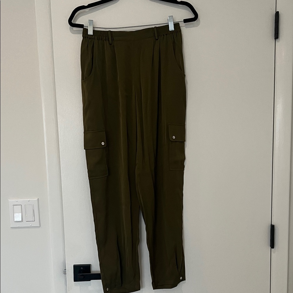 Women’s 100% Silk Cargo Pants in Olive